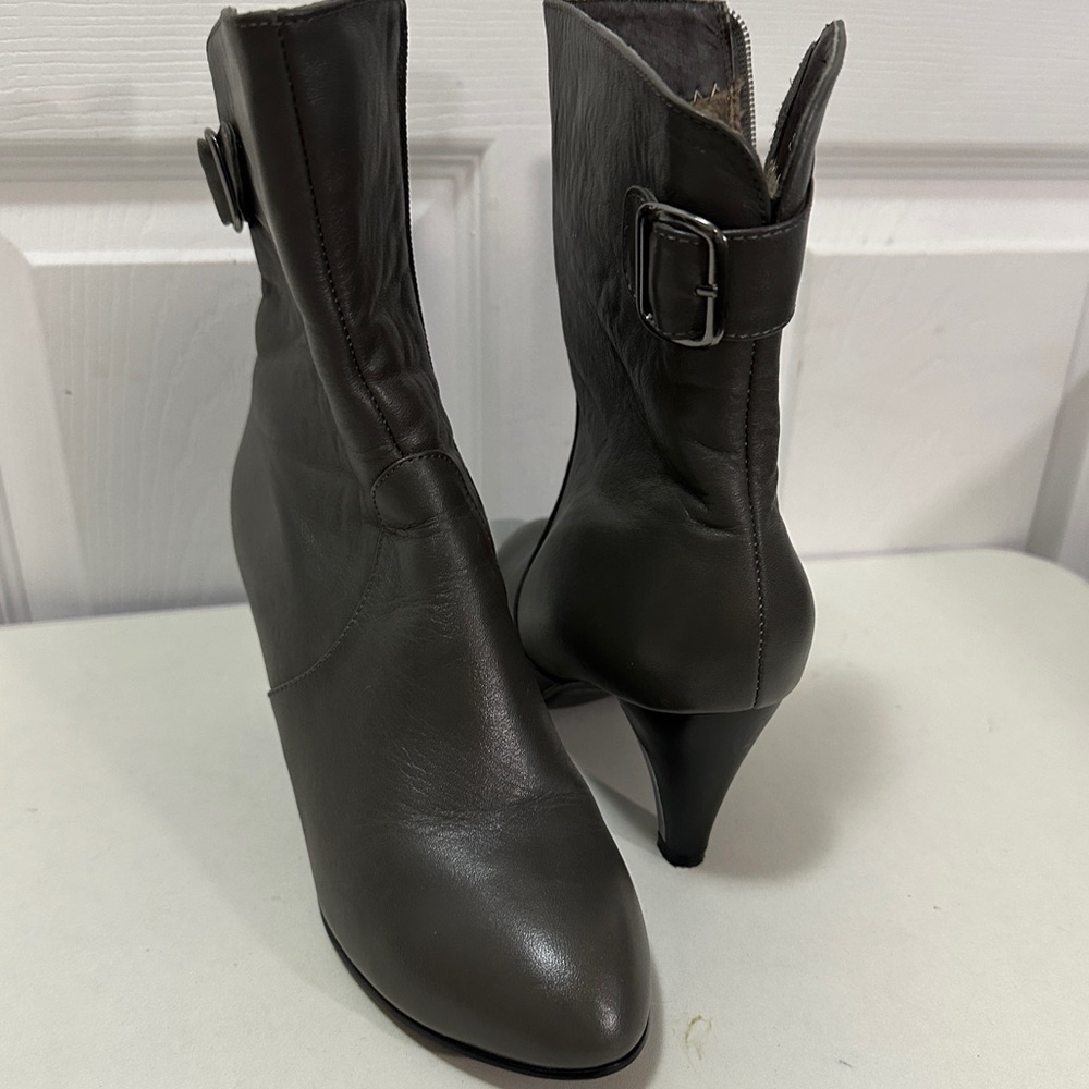 Elegant Gray Leather Boots Sz#8 - Picture 8 of 9